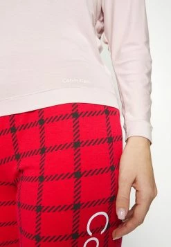 Calvin Klein Underwear SOPHISTICATED V NECK - Pyjama Top - Pink Wink 13 Calvin Klein Underwear SOPHISTICATED V NECK - Pyjama Top - Pink Wink -Calvin Klein Underwear Shop 2cdd0b3f7f7d438ebf207ed20ee7660c
